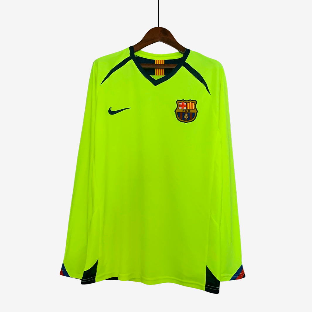 7-292_2cf0a271-c44b-45a7-8bb8-18b38a5051cd Barcelona 2005/06 Away Jersey Long Sleeve – Retro Version - Image 1