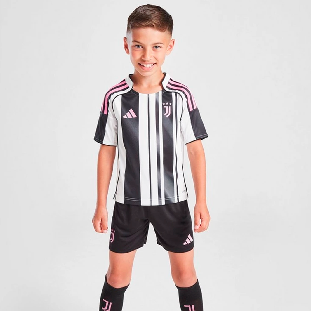 1-261 Juventus 2025/26 Home – Kit Kids - Image 1