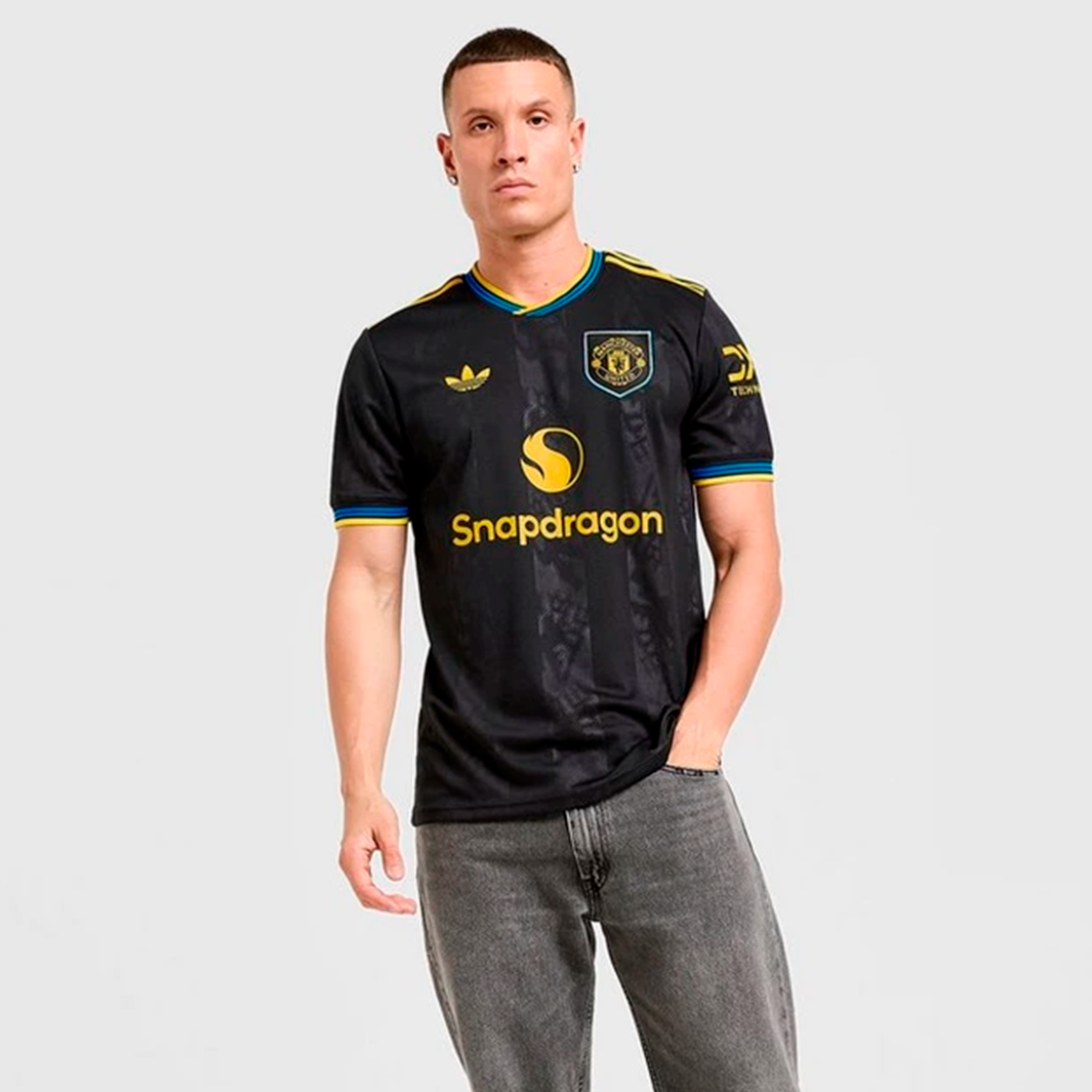 2-398_33c71800-211a-4d0a-bb11-af1d4884a171 Manchester United 2025/26 Third Jersey Fan Version - Image 1