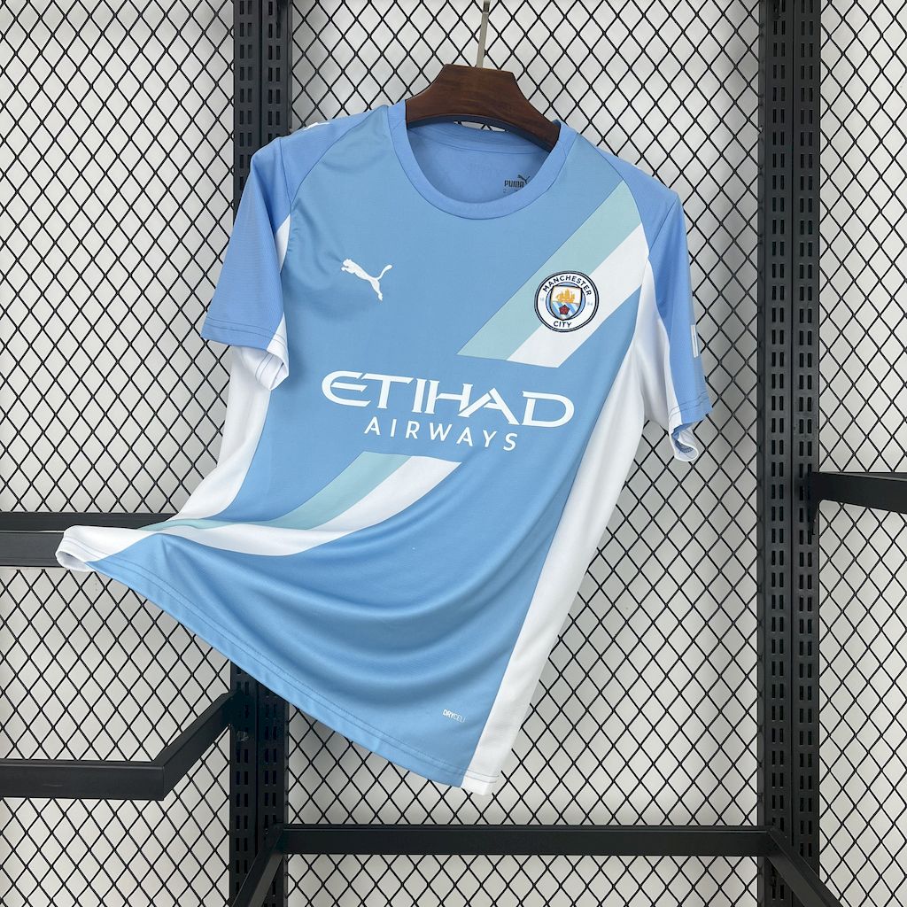 Manchester City 2025/26 Jersey - Image 1