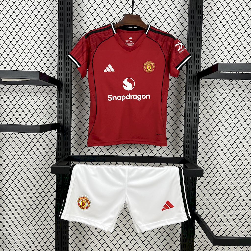 Manchester United 2025/26 Home Kids Kit - Image 1