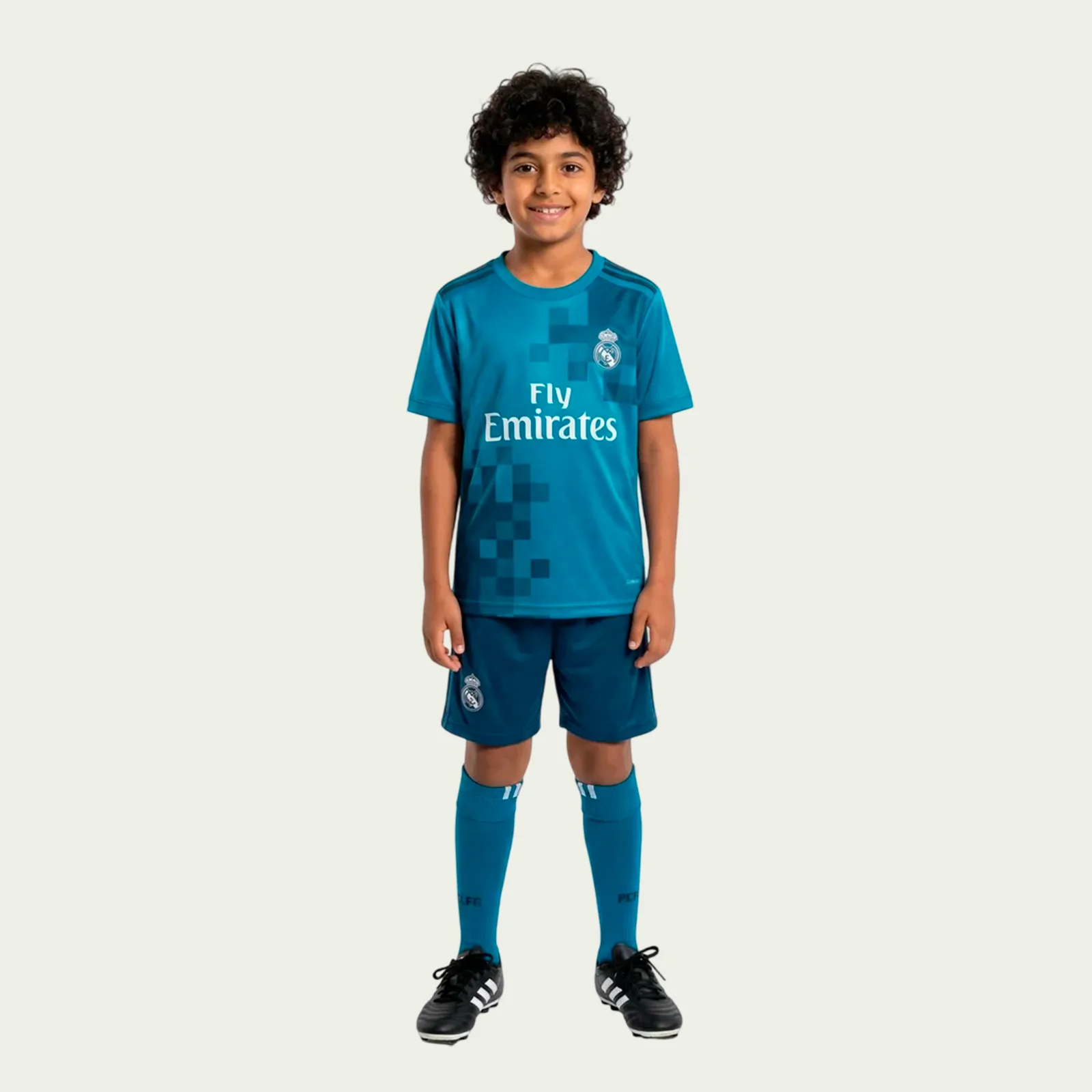 tohl8tyfxwhvd8nkojtn Real Madrid 2017/18 Third Jersey Kids Kit – Retro Version - Image 1